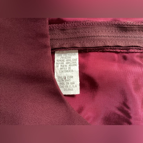 Wine Coloured Gown 🍷 - Picture 6 of 6